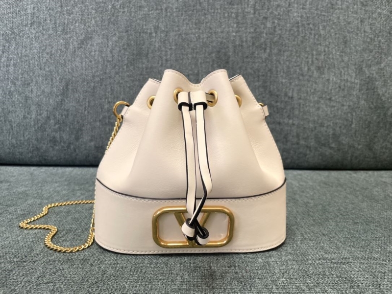 Va1e*ntin0 bucket bag